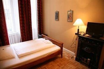 Hotel-maison Am Olivaer Platz 3* Berlino